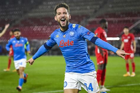 Mohammed Salah és Dries Mertens akcióban