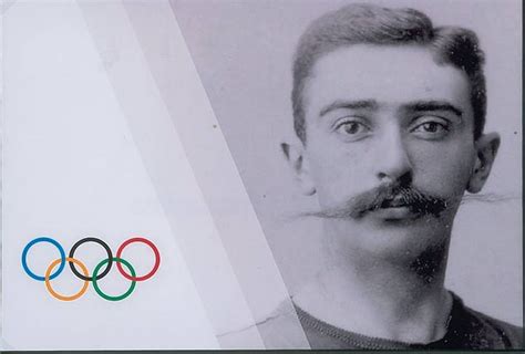 A párizsi Pierre de Coubertin Aréna homlokzata