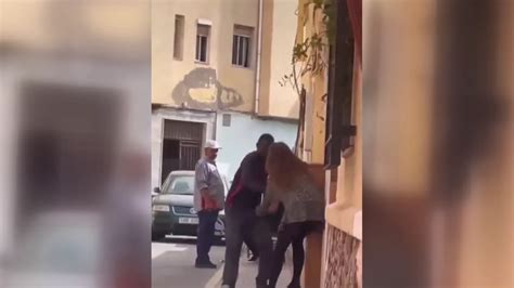 Fiatal labdarúgók egy nemzetközi tornán