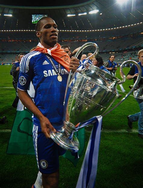 Didier Drogba ünnepli a Chelsea egyik gólját