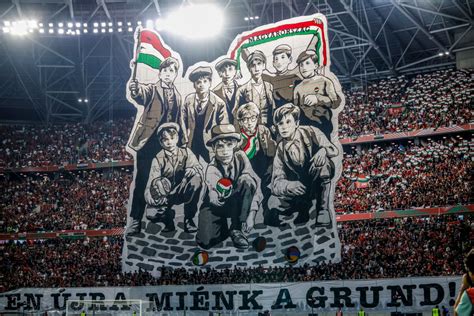 HU-SECTOR szurkolók látványos koreográfiával