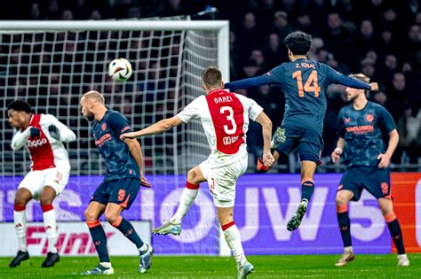 Ajax játékosok ünneplik a gólt