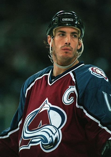 Joe Sakic a Stanley Kupával