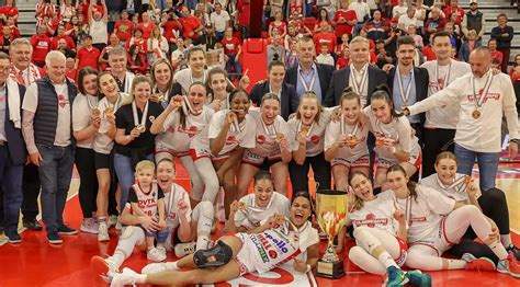 DVTK csapatkép a kupagyőzelem után