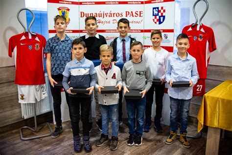 A Dunaújváros PASE csapatfotója az NB I-es feljutás alkalmából