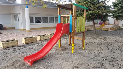 Tombolanyeremény: modern játszótéri csúszdás torony