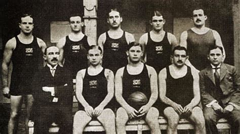 FTC csapatkép az 1910-es évekből, korabeli játékosokkal