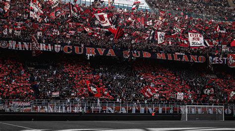 A Curva Sud és Curva Nord elhelyezkedése a Stadio Olimpicóban