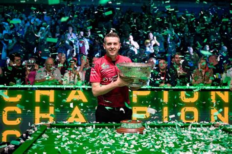 Mark Selby a Champion of Champions trófeával