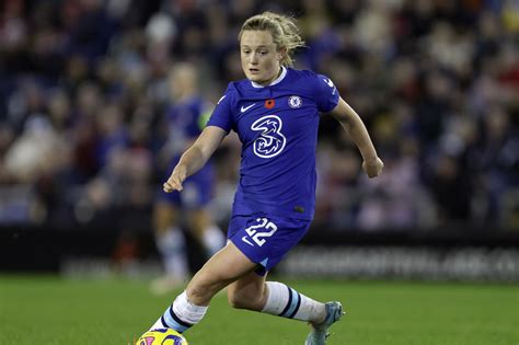 Erin Cuthbert, a Chelsea középpályása