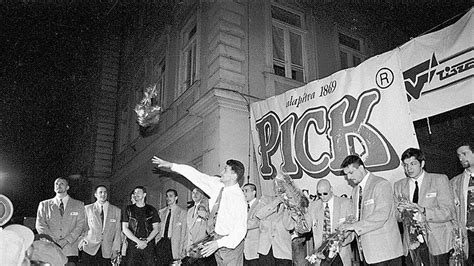 A Pick Szeged bajnokcsapata 1996-ban, ünneplés a Széchenyi téren