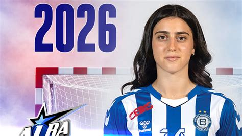 Nikolina Markovics akcióban, mezében a Buducsnoszt vagy Alba Fehérvár színeivel
