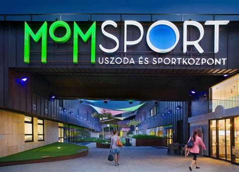 A MoM Sport uszoda külső képe