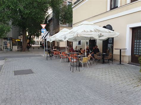 Vízparti pub terasz Castlefieldben